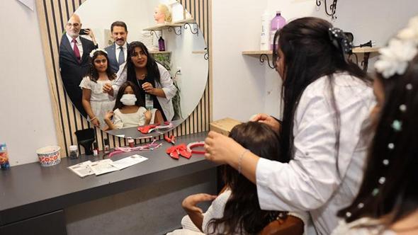 Deniz'in saçları, kanser tedavisi gören Hülya'ya umut oldu