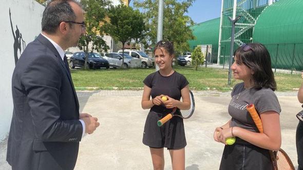 Iğdır kayısısı, tenis turnuvasında sporculara ikram edildi