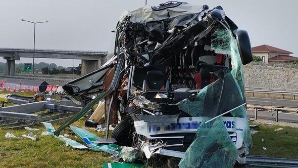 Otoyoldaki otobüs kazasında yaralananlardan 1'i öldü, 11'i taburcu oldu