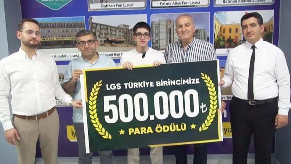 LGS'de 500 tam puan alan Muhammed'e 500 bin lira ödül