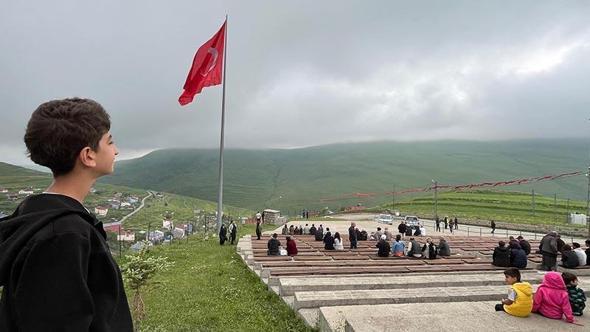 Bulut ve sis, Damal’daki Atatürk silüetini gizledi