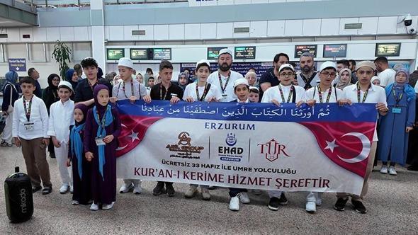 Başarılı hafızlar, 15 gün sürecek Kabe yolculuğuna çıktı