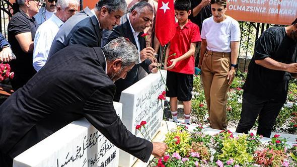 Adana'da 15 Temmuz şehitleri kabirleri başında anıldı