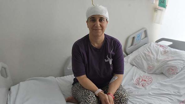 Beynindeki 8 santimetrelik tümör, hibrit yöntemle çıkarıldı