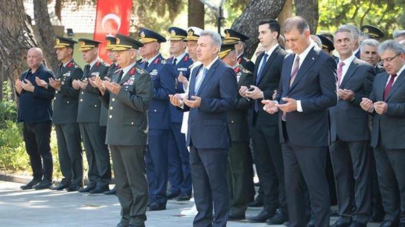 İzmir'de 15 Temmuz şehitleri dualarla anıldı