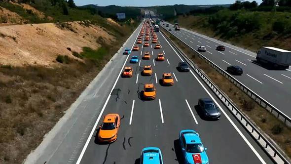İstanbul'da taksicilerden 253 araçlık 15 Temmuz demokrasi konvoyu