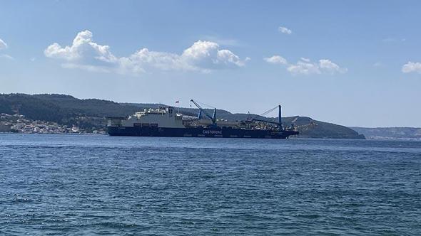 Boru döşeme gemisi, Çanakkale Boğazı'ndan geçti
