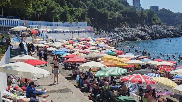 180 metrelik Kapuz Plajı hafta sonu dolup taştı