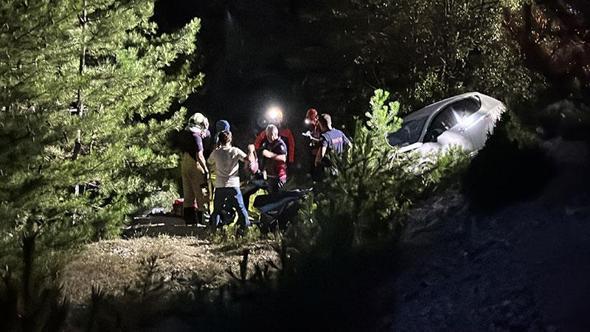 Otomobil ile motosiklet çarpıştıktan sonra şarampole savruldu: 5 yaralı