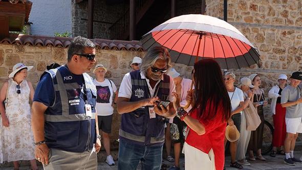 Antalya'da kaçak rehberlere sıkı denetim