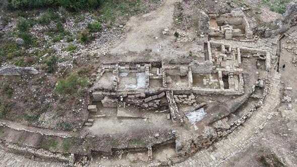 Aspendos'ta 2 bin yıllık 'Tiyatro Caddesi' gün yüzüne çıktı