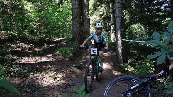 Artvin'de dağ bisikleti heyecanı: 41 sporcu zorlu parkurda pedal çevirdi