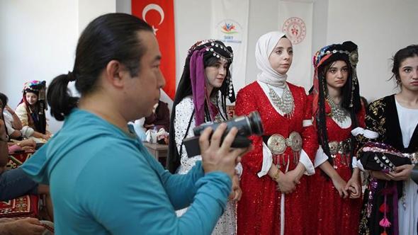 Japon araştırmacı, Siirt'in halk oyunları ve dengbej kültürünü arşivledi