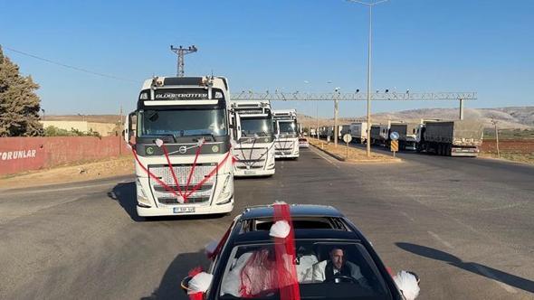 Hatay’da TIR'larla düğün konvoyu