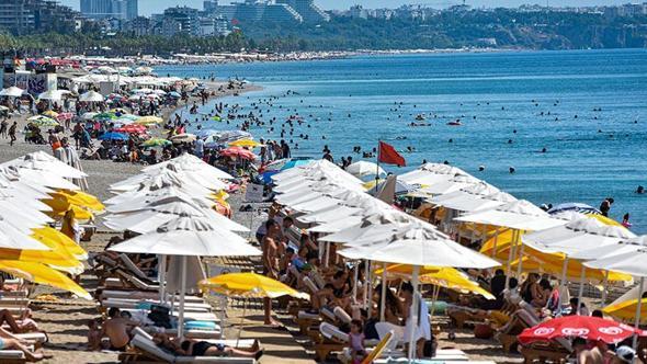 Antalya'da sıcak hava bunalttı