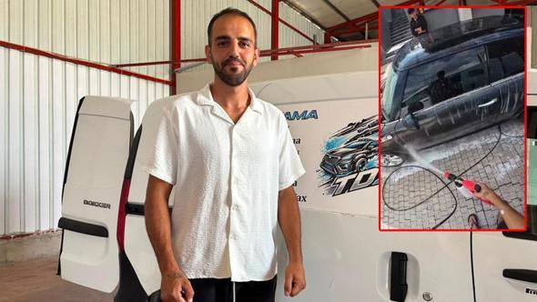 Sokak sokak dolaşıp, kirli araçları ücretsiz yıkayarak sürücülere sürpriz yapıyor