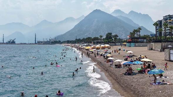 Antalya'da sıcak ve nem bunalttı