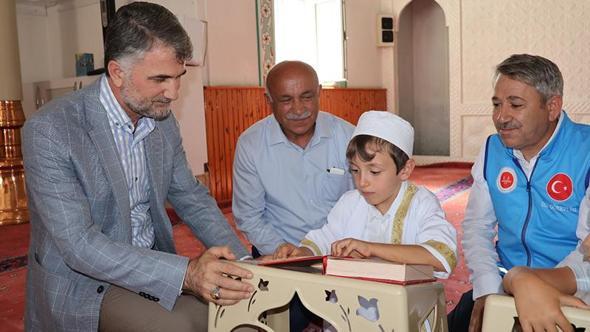 9 yaşındaki otizmli Asilhan, Kur'an okumayı öğrendi