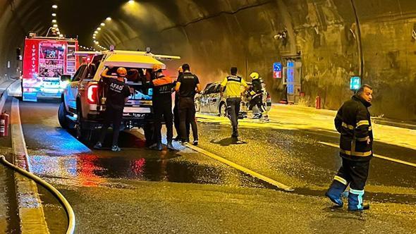 Bolu Dağı Tüneli’nde alev alan otomobil yandı