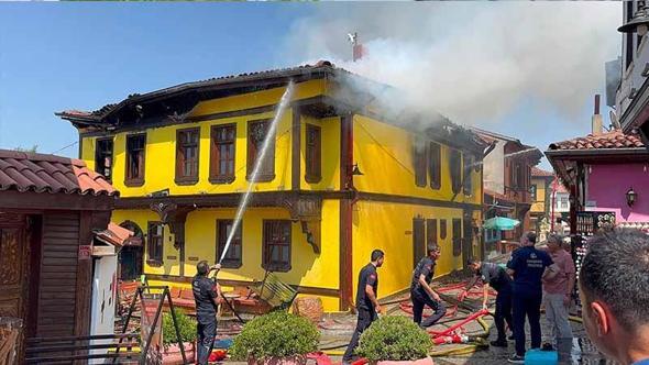 Kafedeki yangında 9 kişi dumandan etkilendi