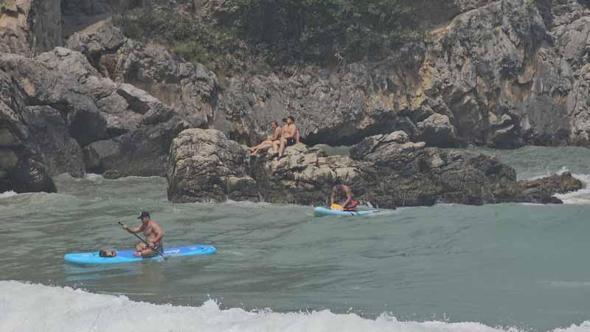 Zonguldak'ta dalgalar arttı, 7 kişi denizde zor anlar yaşadı