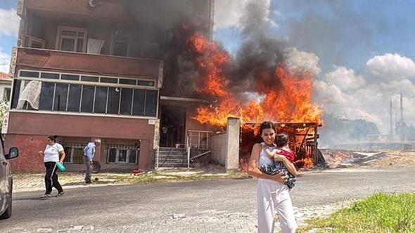 Alevler binanın garajını sardı, kardeşini kucağına alıp dışarı kaçtı