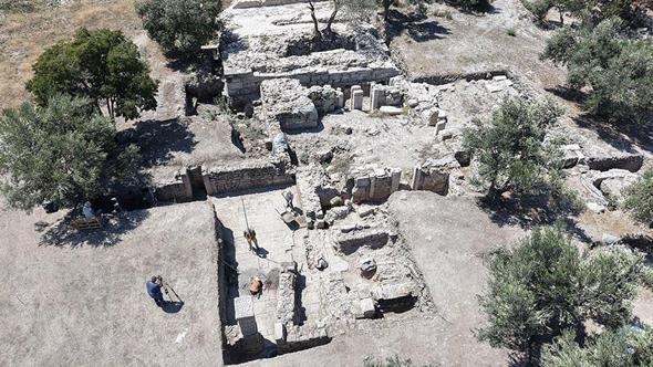Antik hamamda soğuk su havuzları ve soyunma mekanı gün yüzüne çıkarılıyor