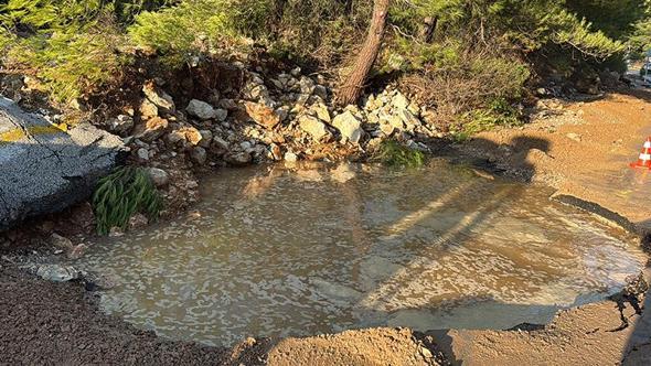 Bodrum’da ana su isale hattı pattı, tonlarca su boşa aktı