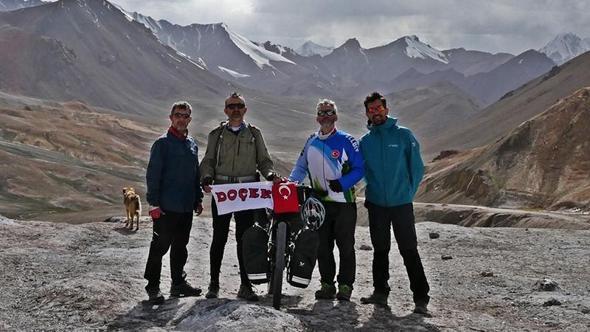 Pamir Otoyolu'nu 1 ayda tamamlayan ilk Türk bisiklet topluluğu oldular