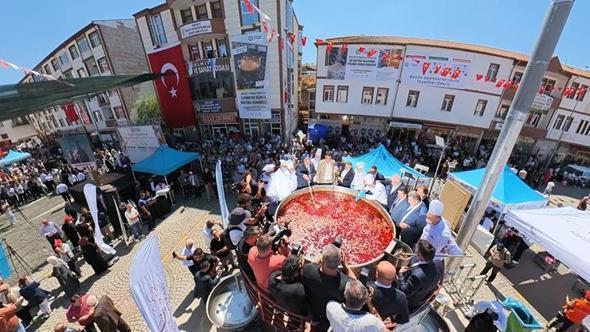 Dev kazanda hazırlanan kuru fasulye ile dünya rekoru kırıldı