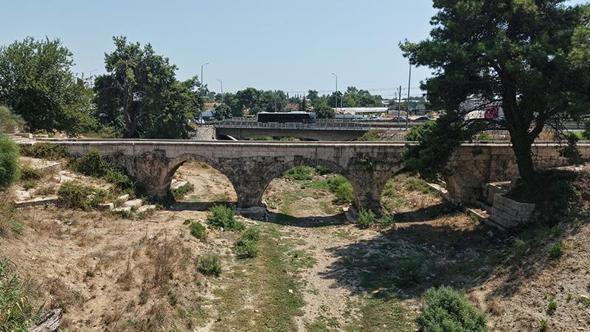 İki medeniyetin izini taşıyan 800 yıllık köprü
