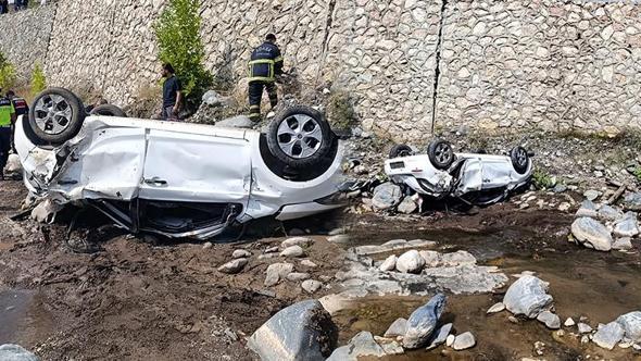Adana’da otomobil dereye uçtu: 2 ölü, 1 yaralı