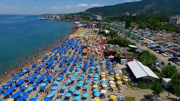40 bin nüfuslu Çınarcık, yaz sezonunda 400 bin kişiyi ağırlıyor