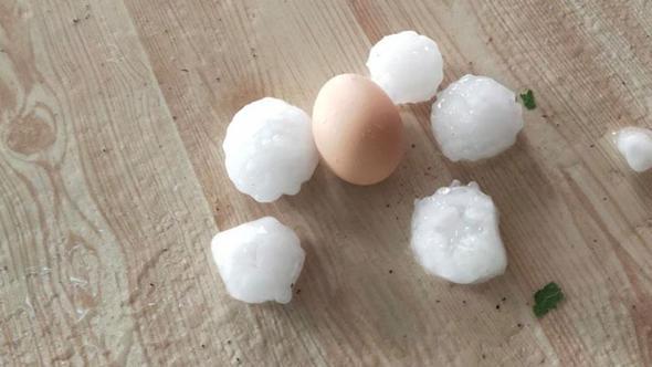 Osmaniye'de yumurta büyüklüğünde dolu yağdı