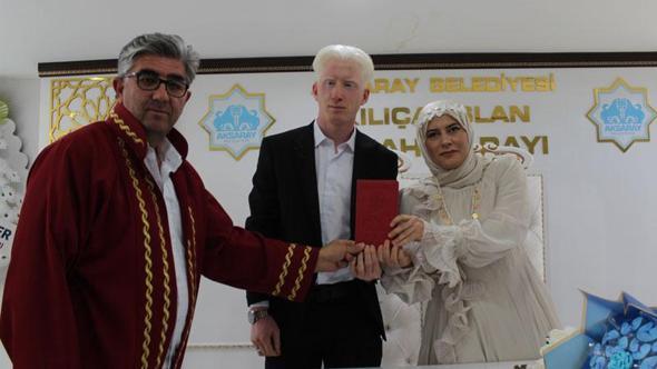 Golbol oynarken tanışan görme engelli çiftin arkadaşlıkları, evlilikle taçlandı