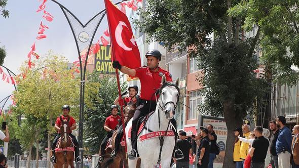 Van'da Zafer Bayramı coşkusu