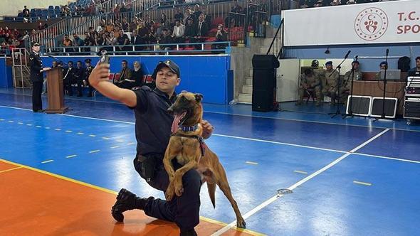 Nevşehir’de Zafer Bayramı coşkusu; eğitimli köpek Nefes'in gösterisi ilgiyle izlendi