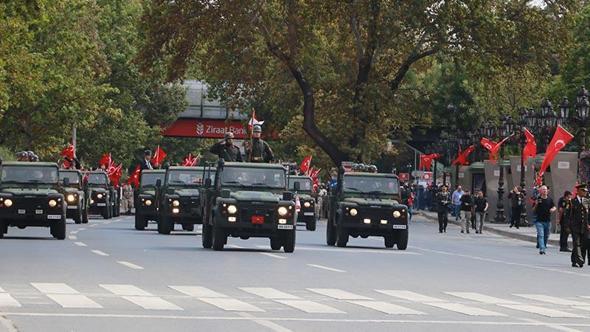 Ankara'da 30 Ağustos korteji