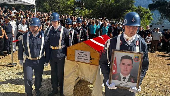 Girne açıklarındaki gemi kazasında hayatını kaybeden uzman çavuş toprağa verildi