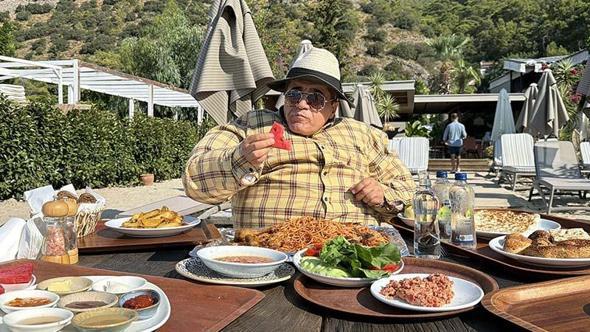 Şarkıcı Aydın Aydın'dan Ölüdeniz'de 'israf' farkındalığı