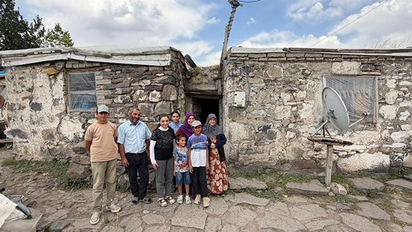 Tek odalı köhne evde yaşayan 9 kişilik aileye yeni yuva