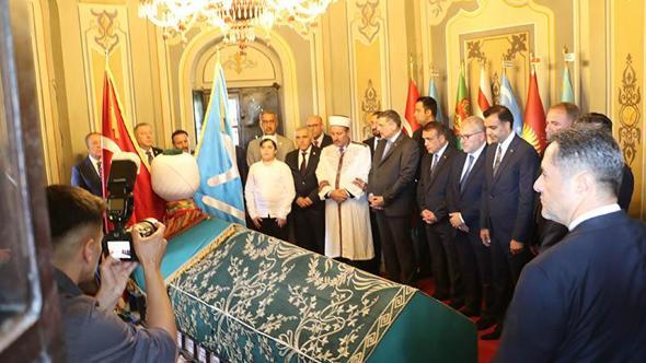 Bakan Çiftçi, Ertuğrul Gazi Türbesi’ni ziyaret etti