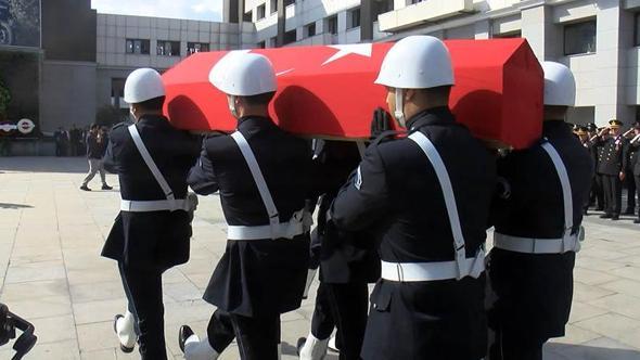 Şırnak'ta kazada şehit olan polis memuru için İstanbul Emniyet Müdürlüğü'nde tören