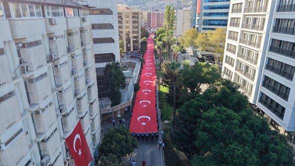 İzmir'de 9 Eylül kutlamaları 'Zafer Yürüyüşü' ile başladı