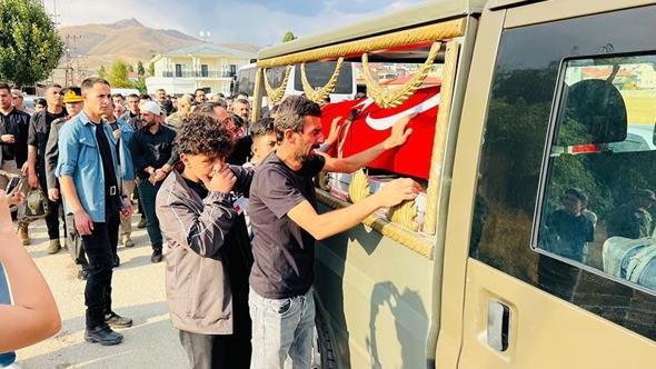 Şehitler memleketi Hakkari'de toprağa verildi