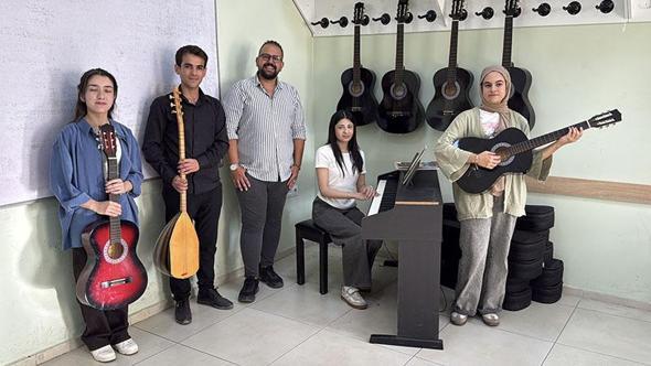 Semih öğretmenin eğitim verdiği 9 öğrenci, üniversitelerin müzik bölümüne yerleşt