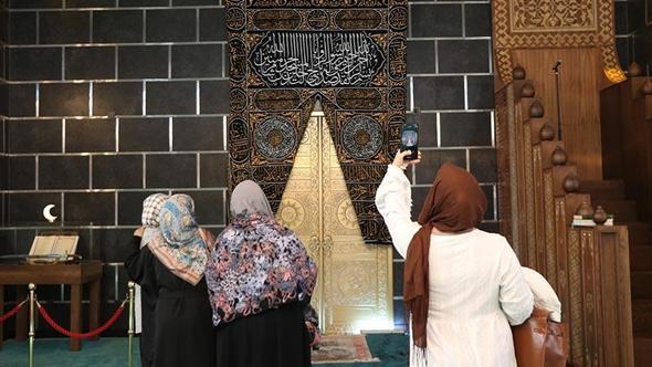Mihrabıyla dikkat çeken camiye ilgi