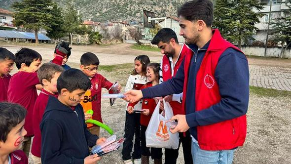 Gazi, protez bacağıyla hayata tutundu