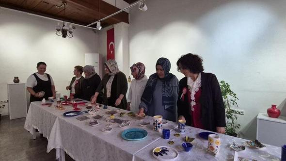 Şehit anneleri ve gazi eşlerinden seramik sergisi