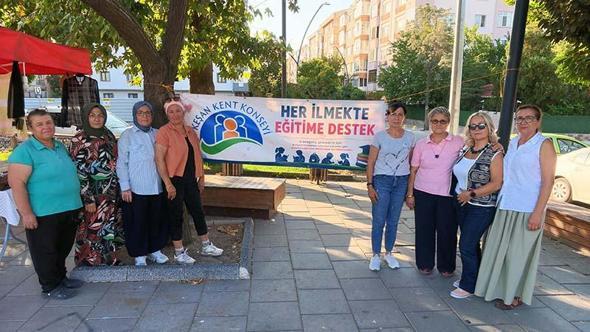 Kadınlar el emeği ürünlerini satıp, 15 ihtiyaç sahibi öğrencinin eğitimine destek oldu